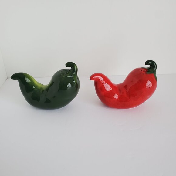 Ceramic Red & Green Chili Peppers Shaped Salt and Pepper Shakers - Picture 6 of 11